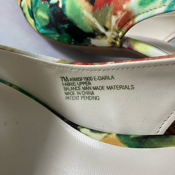 Etienne Aigner Women’s Peep Toe Slingback Heels, Size 7M, Floral Fabric. - Picture 7 of 7